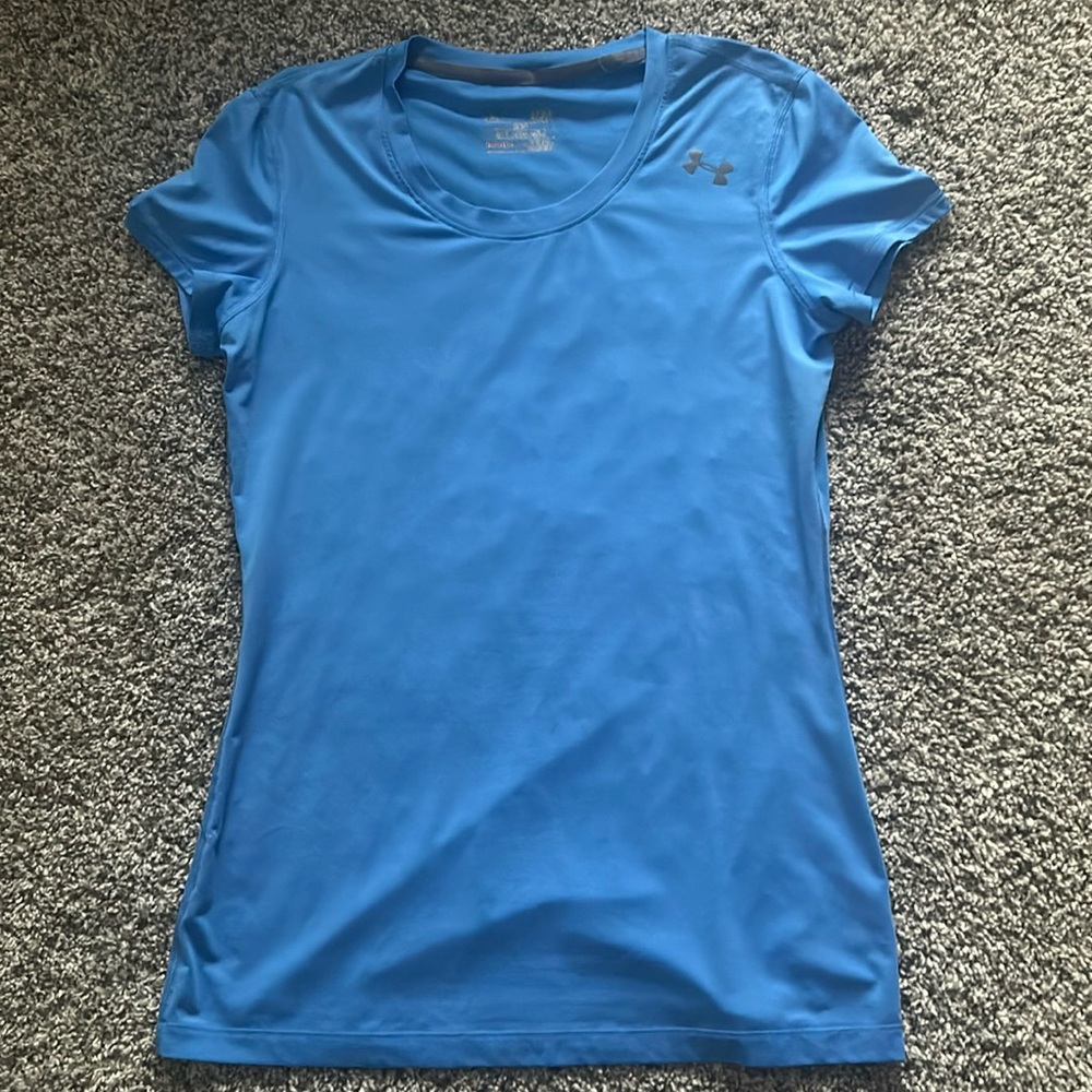 Size Small Women’s Dry Fit Under Armour Shirt